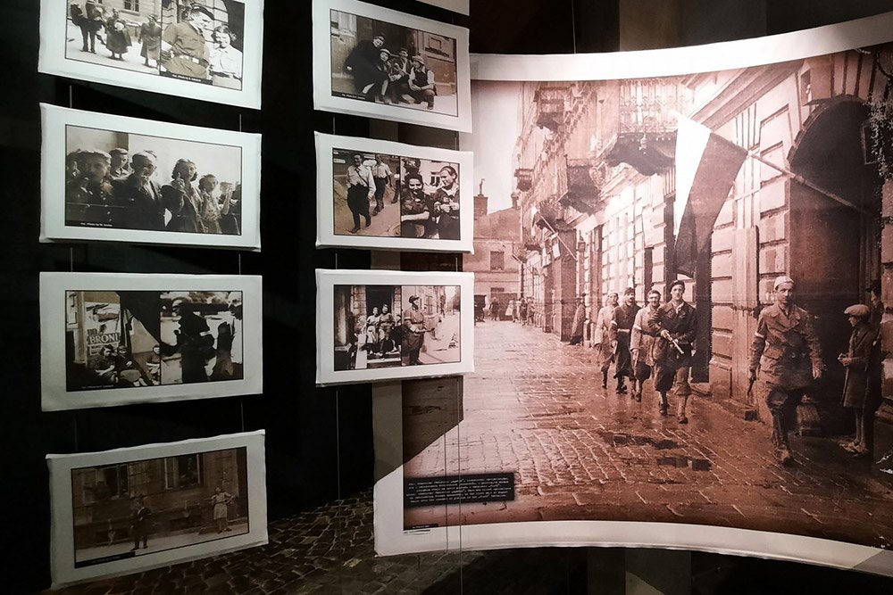 museos mas emotivos de Varsovia Viadrina Tours Levantamiento