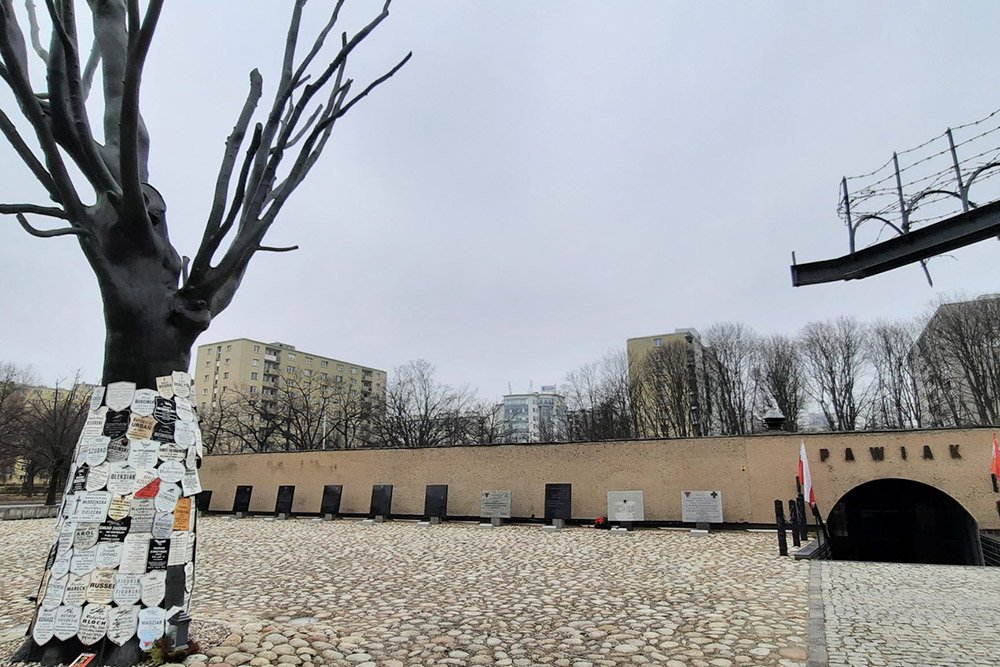 museos mas emotivos de Varsovia Viadrina Tours prision pawiak